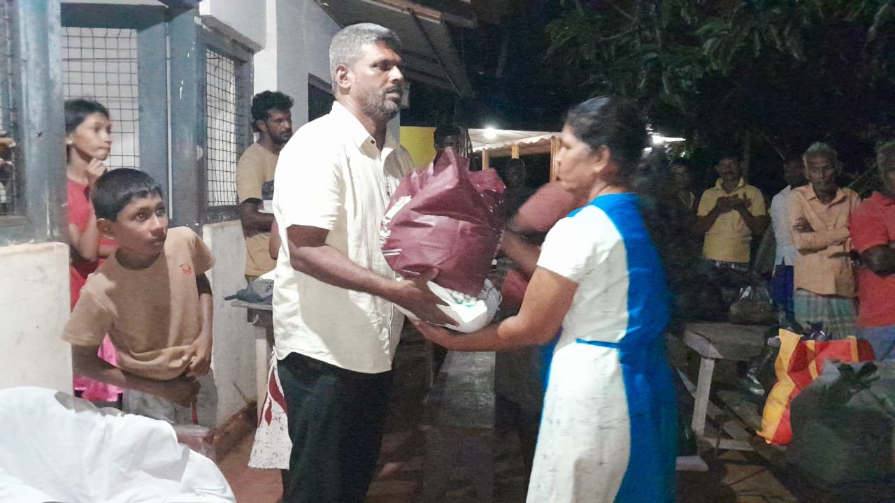 උතුරු පළාතේ වව්නියාව දිස්ත්‍රික්කයේ පිහිටි මරදමඩු සිංහල ගම්මානයේ ආපදා තත්ත්වයට පත්වූ ජනතාව වෙනුවෙන් විශේෂ සහන සේවා වැඩසටහනක් ක්‍රියාත්මක කරන ලදී